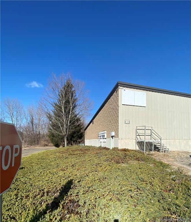 9 Moody Rd, Enfield, CT 06082